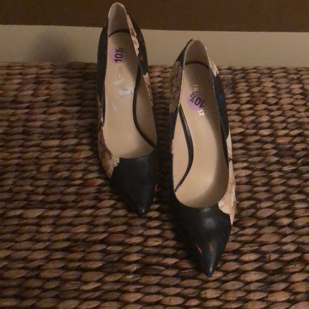 Pumps - Picture 1 of 3
